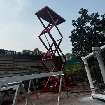 Bàn nâng hàng hóa 1m x 3m nâng cao 5m tải trọng 500kg – Giải pháp nâng hạ an toàn, hiệu quả cho nhà xưởng hiện đại