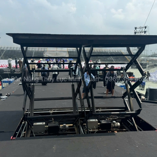 Bàn nâng sân khấu – Giải pháp nâng hạ hiện đại cho nhà hát, hội trường và trung tâm sự kiện